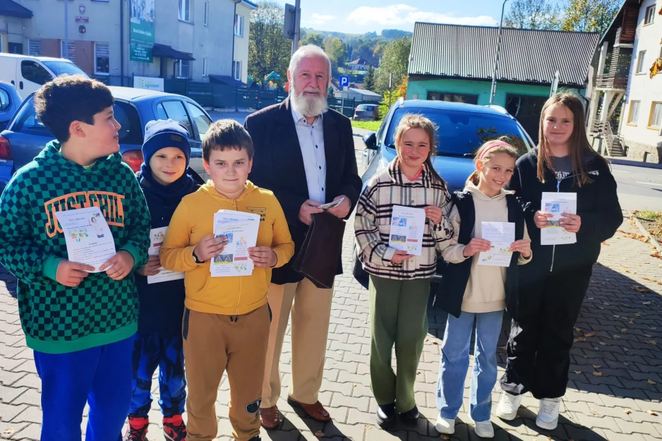 Promocja elementów odblaskowych wśród Seniorów – akcja SP nr 2 w Limanowej - zdjęcie 2