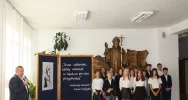 Przedstawienie o Janie Pawle II w Szkole Podstawowej nr 1 w Męcinie - zdjęcie 5