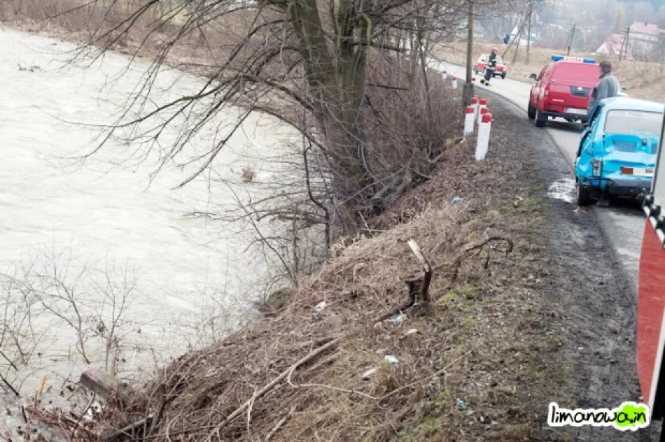 Samochód wpadł do rzeki - zdjęcie 4