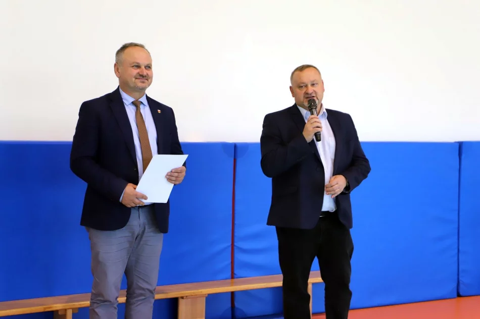 Pasierbiec zwycięża w Mistrzostwach Gminy Limanowa w Halowej Piłce Nożnej DZIEWCZĄT - zdjęcie 10