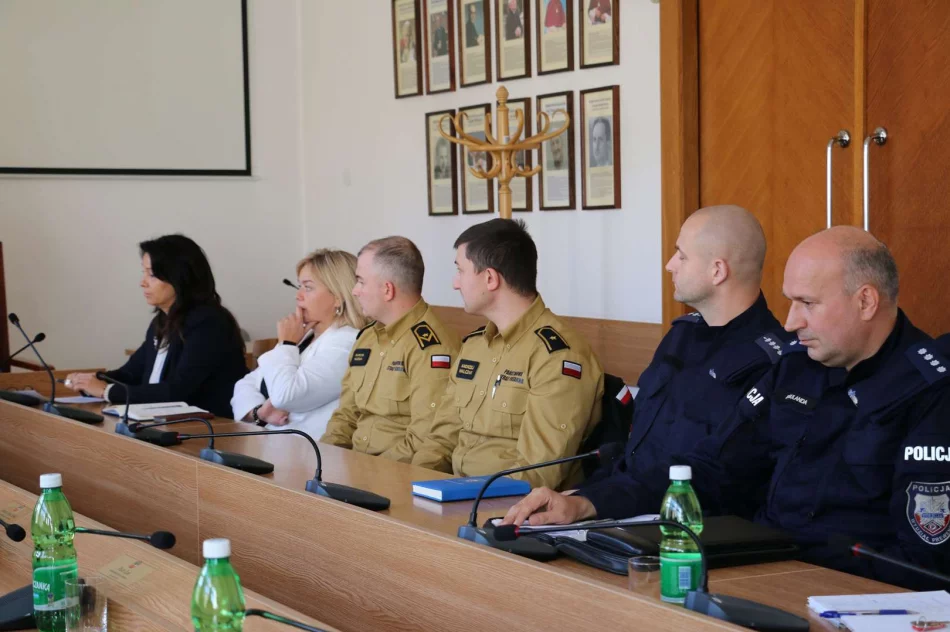18 października | Posiedzenie MZZK i przygotowanie placówek szkolnych do przeprowadzenia ewakuacji - zdjęcie 6
