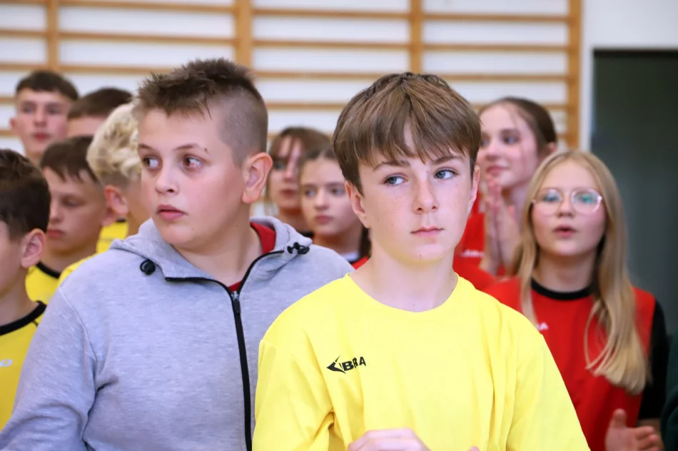 Stara Wieś II wygrywa Mistrzostwa Gminy Limanowa w Unihokeju Młodzieży Szkolnej - zdjęcie 9
