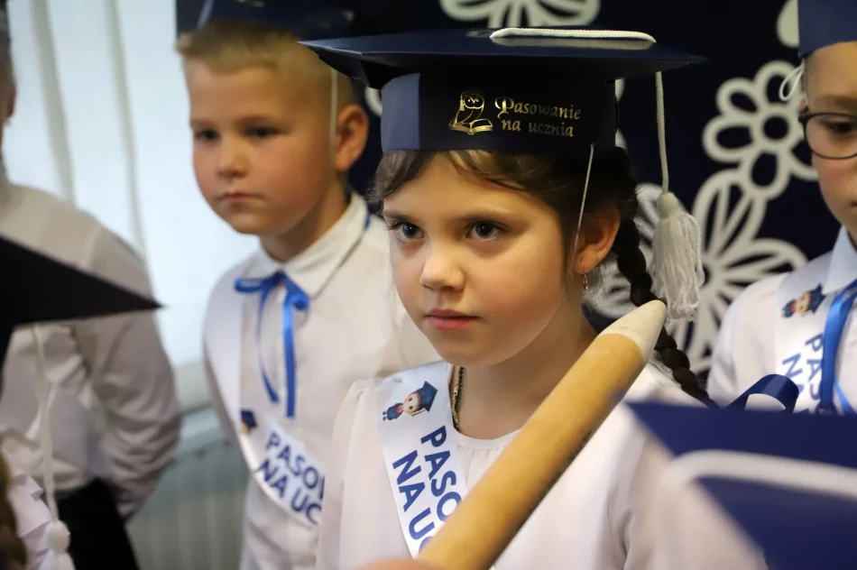 Ślubowanie pierwszoklasistów w Szkole Podstawowej nr 1 w Męcinie - zdjęcie 19