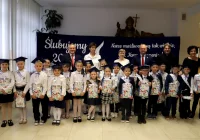 Ślubowanie pierwszoklasistów w Szkole Podstawowej nr 1 w Męcinie - zdjęcie główne
