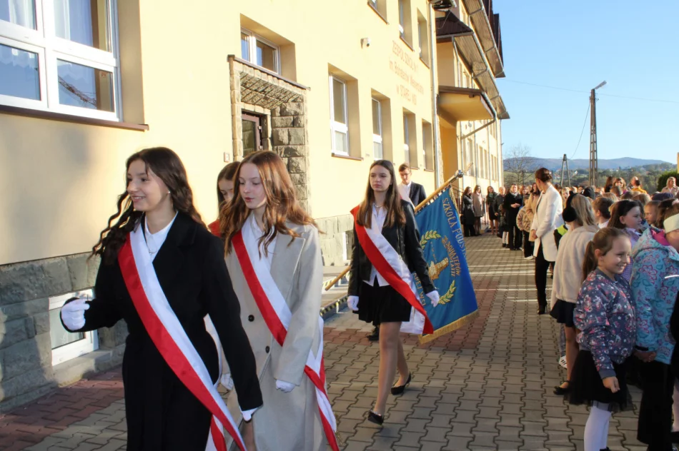Święto Szkoły w Szkole Podstawowej Nr 1 w Starej Wsi - zdjęcie 4