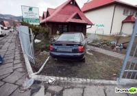 Zatrzymał się na ścianie sklepu - zdjęcie główne