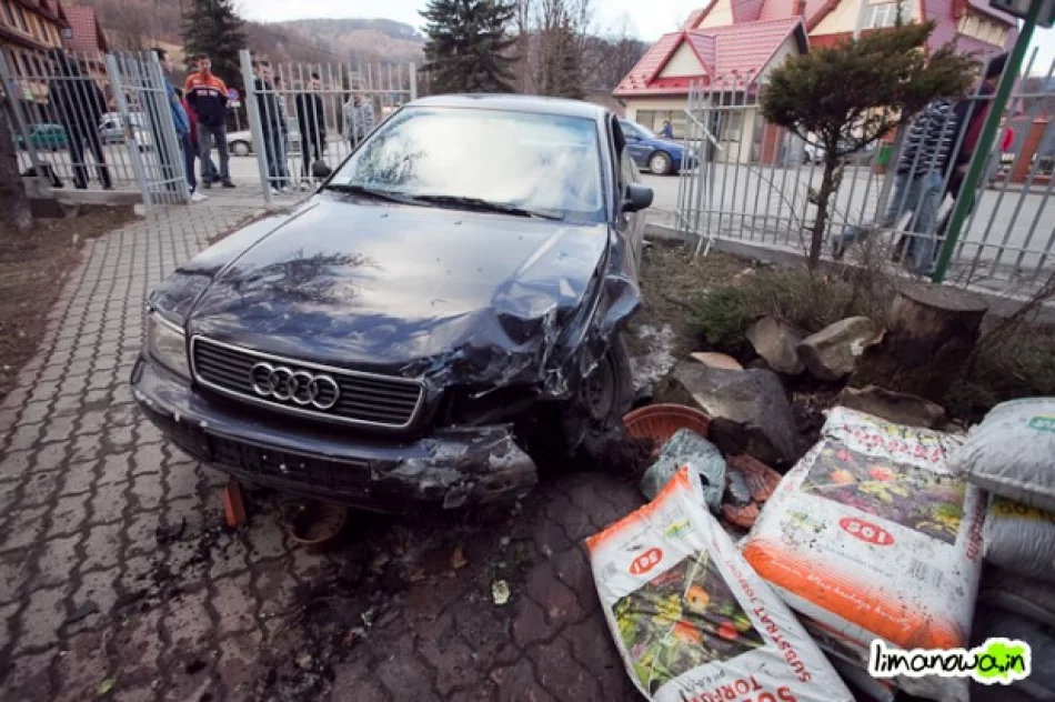 Zatrzymał się na ścianie sklepu - zdjęcie 2