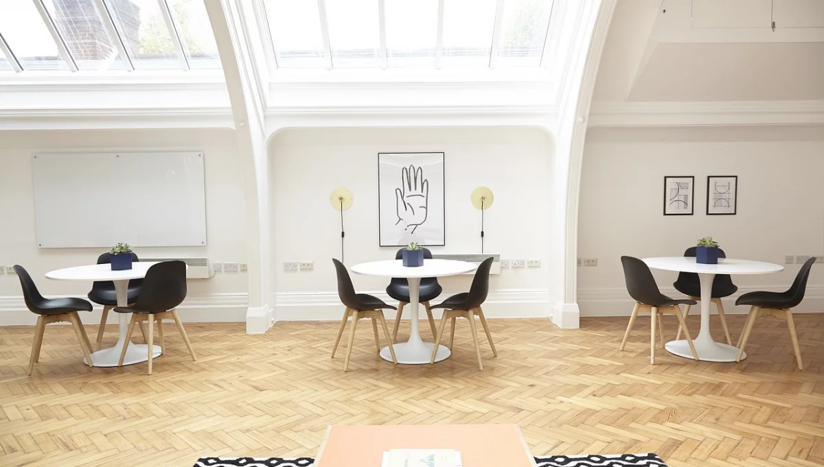 Krzesła i hokery loftowe: Inspiracje do stylowego wnętrza