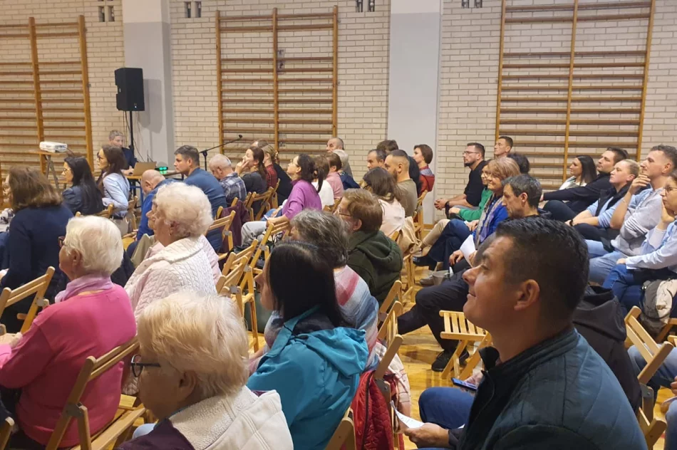 Osiedle podzielone, nerwy na spotkaniu. Co z przejazdem ul. Graniczną?  - zdjęcie 2