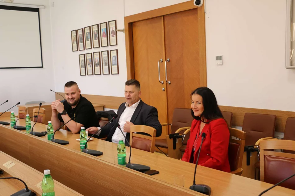  Karatecy z Japonii z wizytą w Urzędzie Miasta - zdjęcie 2