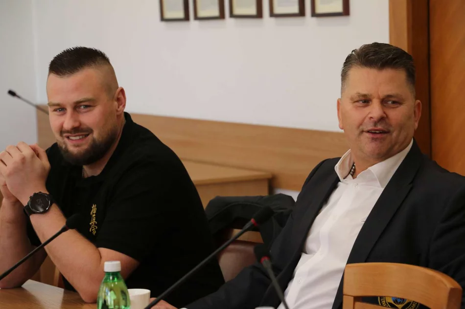  Karatecy z Japonii z wizytą w Urzędzie Miasta - zdjęcie 3