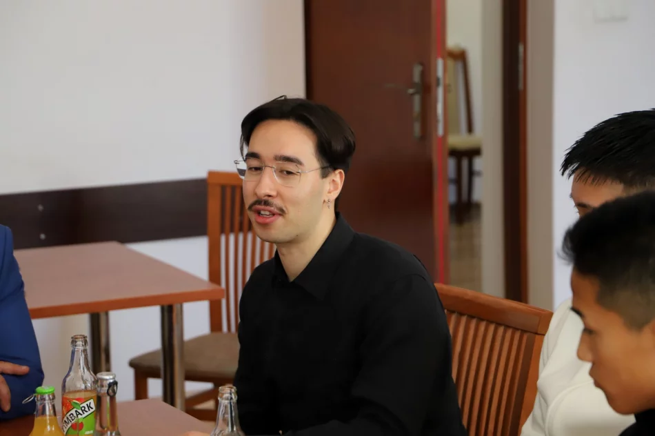 Karatecy z Japonii z wizytą u Wójta Gminy Limanowa - zdjęcie 4