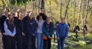 Uczniowie uporządkowali cmentarz wojenny - zdjęcie 2