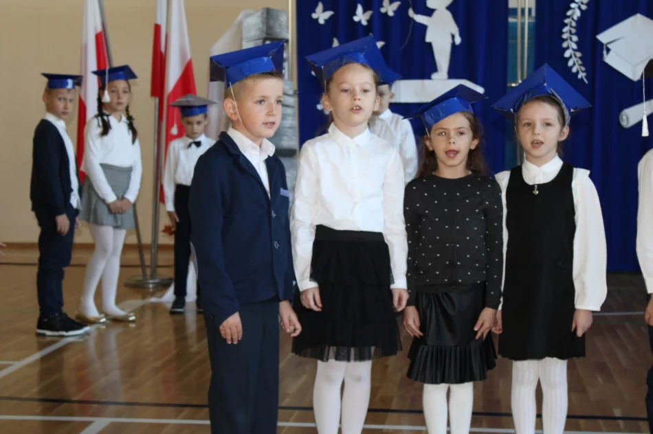 Święto szkoły: pamięć o bohaterach i ślubowanie pierwszoklasistów (ZDJĘCIA) - zdjęcie 18