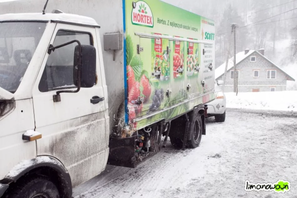 Zderzenie busa z samochodem dostawczym - zdjęcie 2