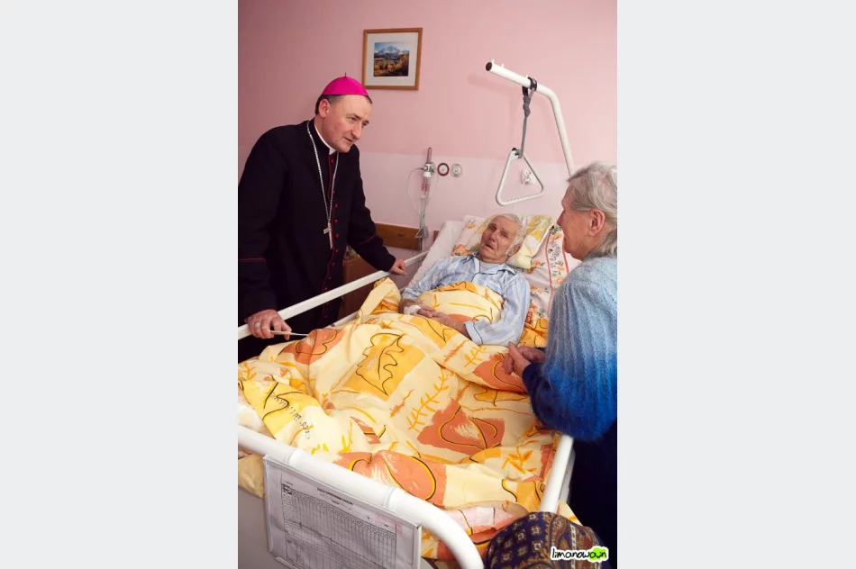 Biskup u chorych - zdjęcie 3