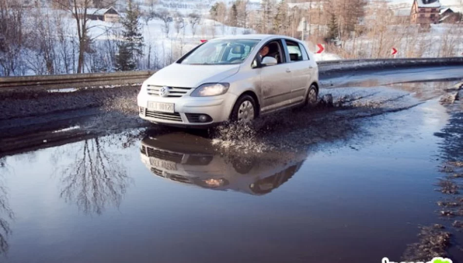 Niebezpiecznie zalana droga - zdjęcie 1