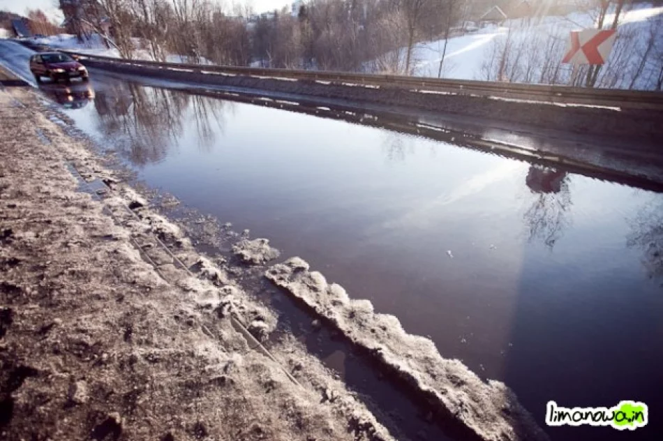 Niebezpiecznie zalana droga - zdjęcie 3