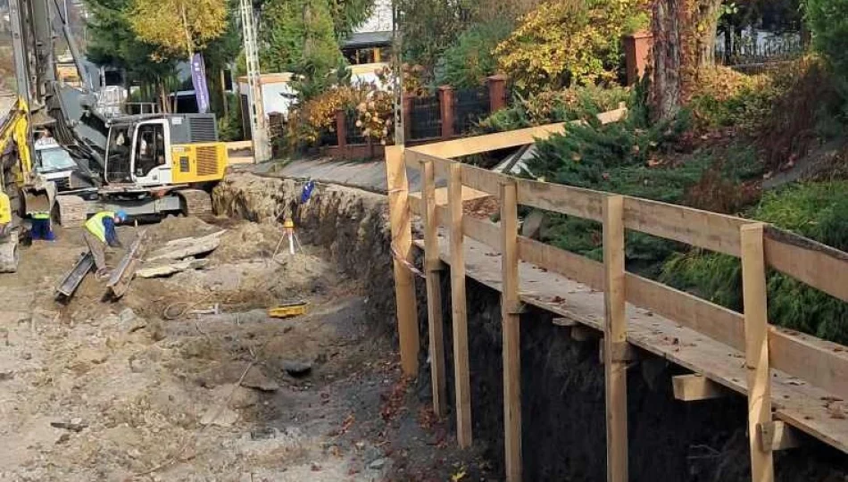 Trwają prace nad stabilizacją osuwisk przy ul. Bystrej i ul. Walecznych - zdjęcie 1