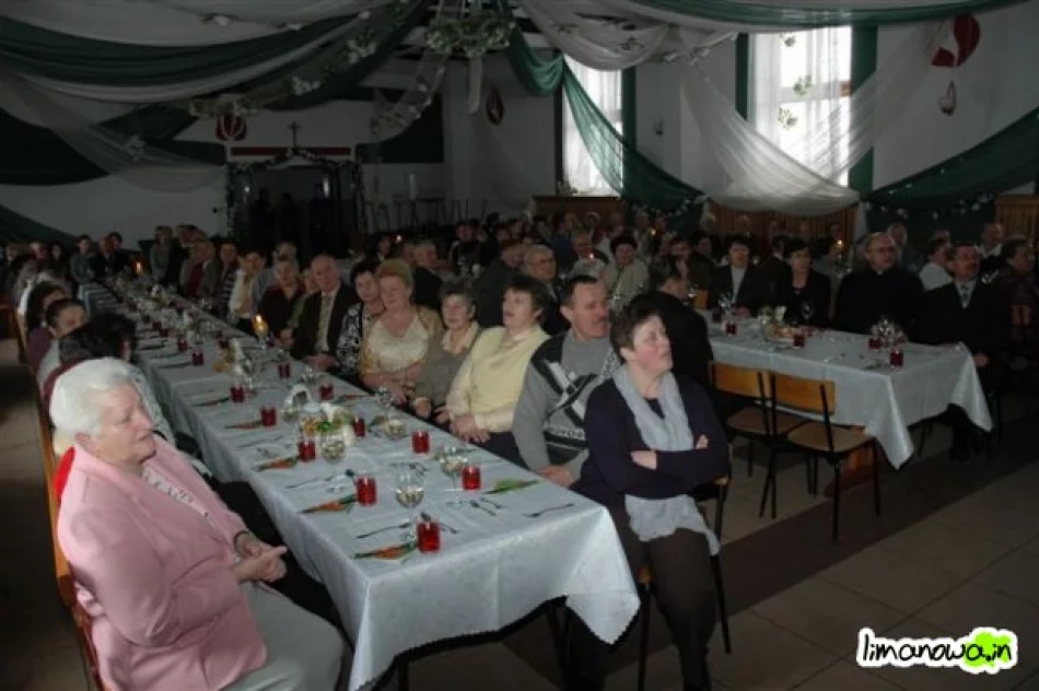 Seniorzy wspólnie świętowali - zdjęcie 3