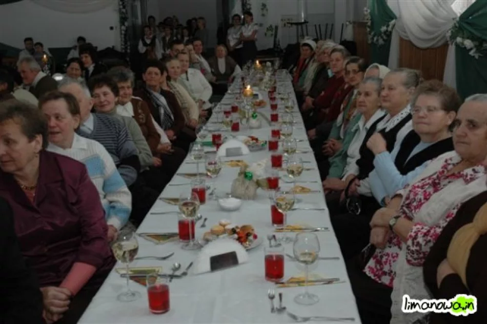 Seniorzy wspólnie świętowali - zdjęcie 4
