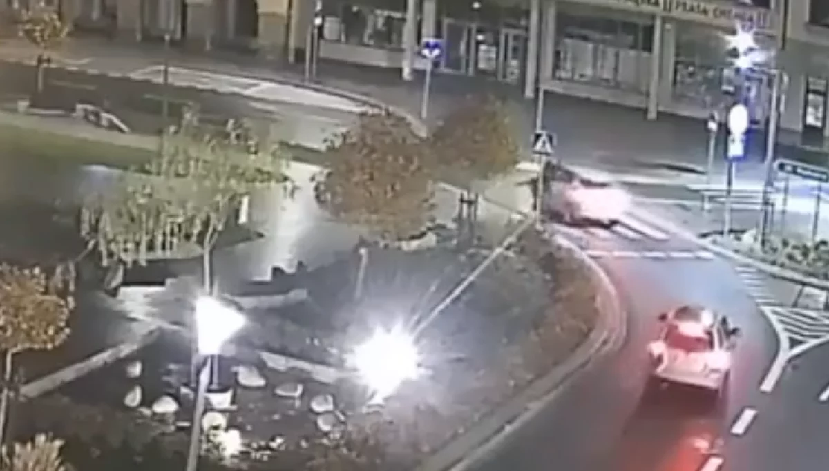 Piesza potrącona na przejściu w rynku (WIDEO)