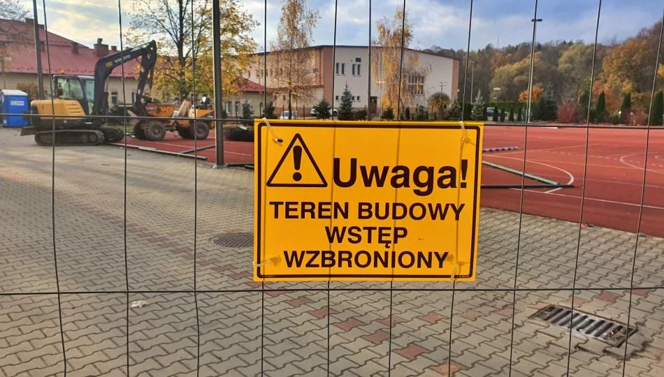 Ruszyła budowa zadaszenia szkolnego boiska  - zdjęcie 1