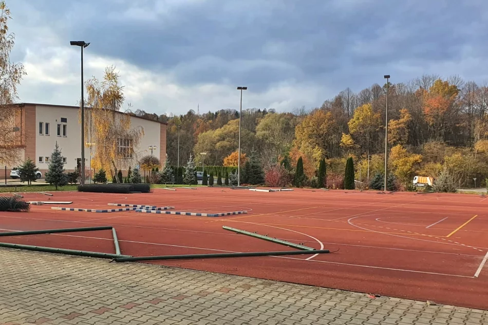 Ruszyła budowa zadaszenia szkolnego boiska  - zdjęcie 2