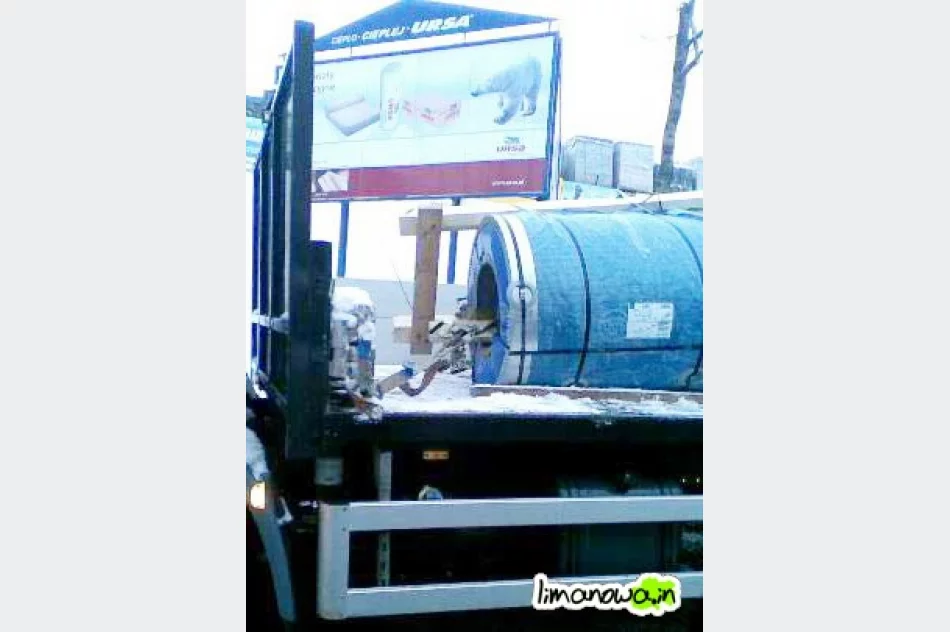 Blacha spadła z ciężarówki - zdjęcie 4