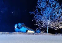 Volkswagen dachował na łuku drogi - zdjęcie główne