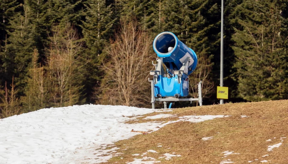 Podhale: ruszyły pierwsze armatki śnieżne - zdjęcie 1