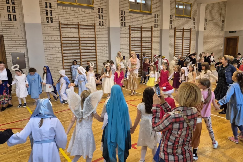 ,,Każdy może Świętym być” – „Bal wszystkich świętych” w SP Nr 2 - zdjęcie 4