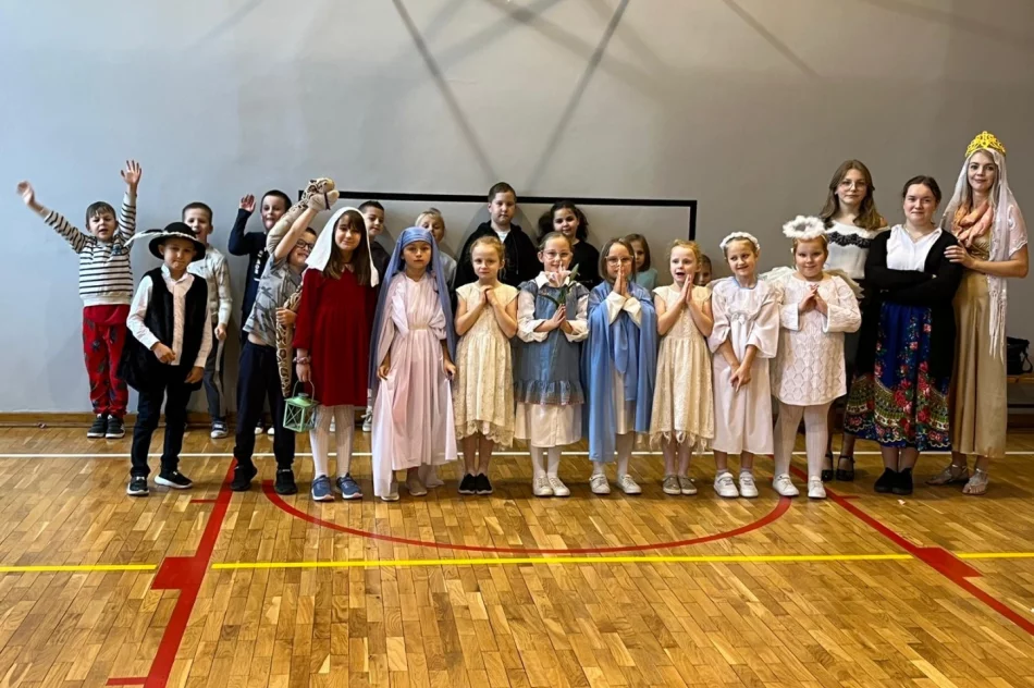 ,,Każdy może Świętym być” – „Bal wszystkich świętych” w SP Nr 2 - zdjęcie 12