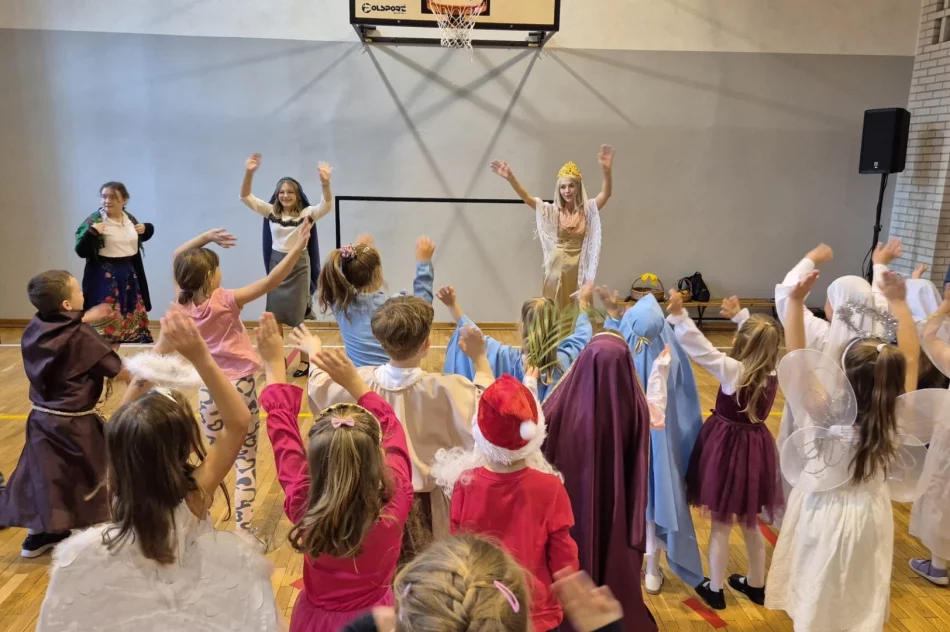 ,,Każdy może Świętym być” – „Bal wszystkich świętych” w SP Nr 2 - zdjęcie 16