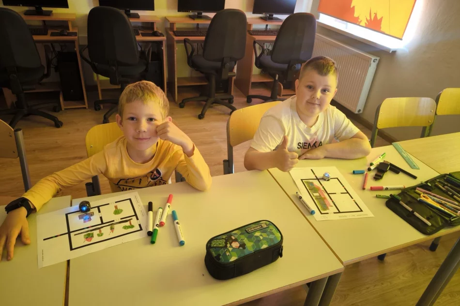 Programuj, twórz, odkrywaj! Code Week 2024 w Szkole Podstawowej im. Marii Dąbrowskiej w Nowym Rybiu - zdjęcie 6