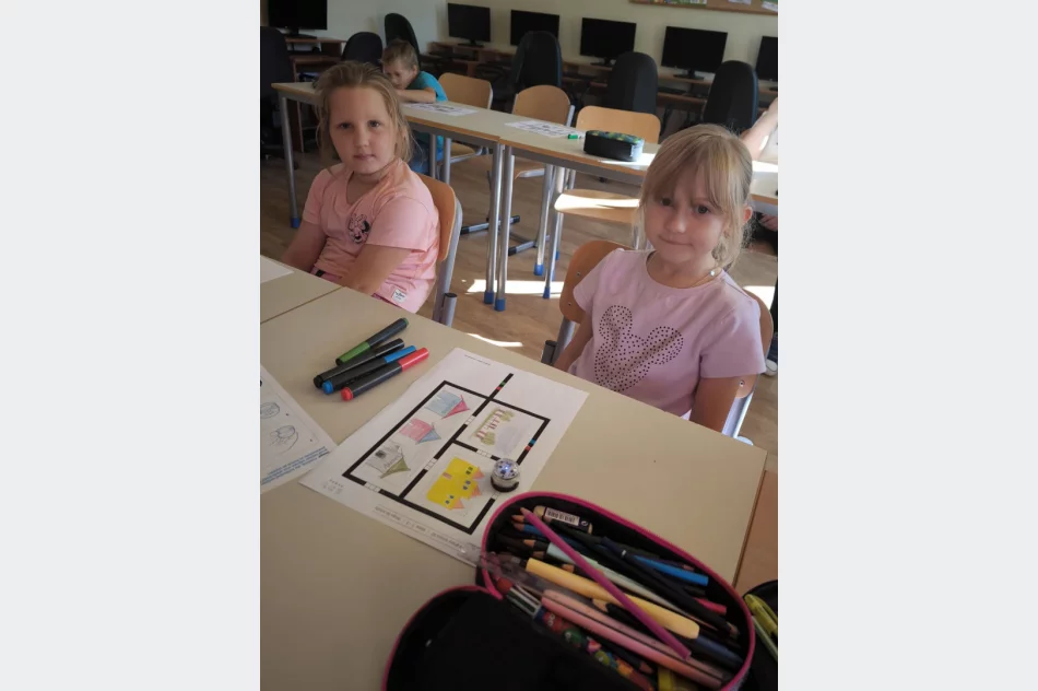 Programuj, twórz, odkrywaj! Code Week 2024 w Szkole Podstawowej im. Marii Dąbrowskiej w Nowym Rybiu - zdjęcie 7
