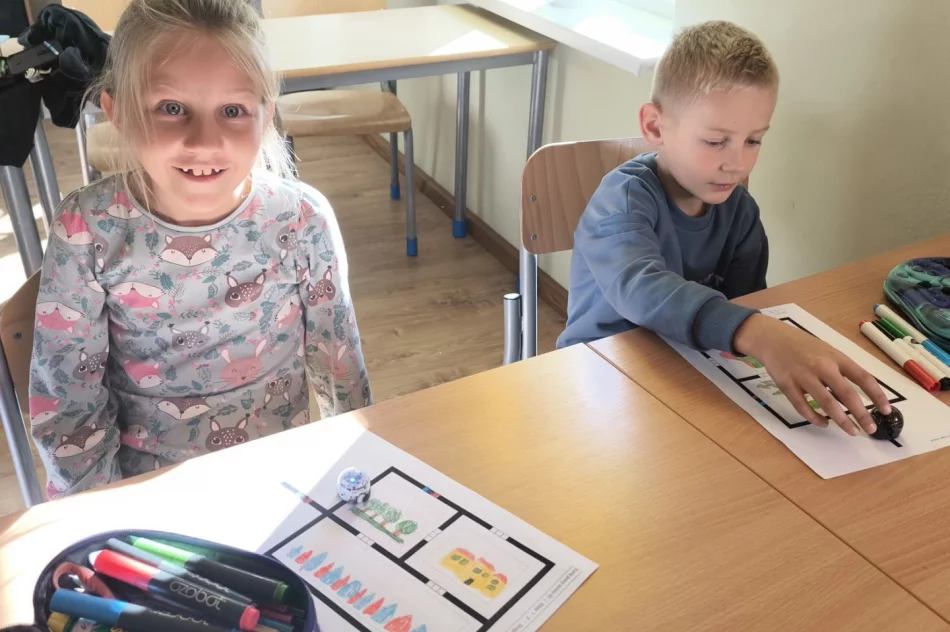 Programuj, twórz, odkrywaj! Code Week 2024 w Szkole Podstawowej im. Marii Dąbrowskiej w Nowym Rybiu - zdjęcie 8