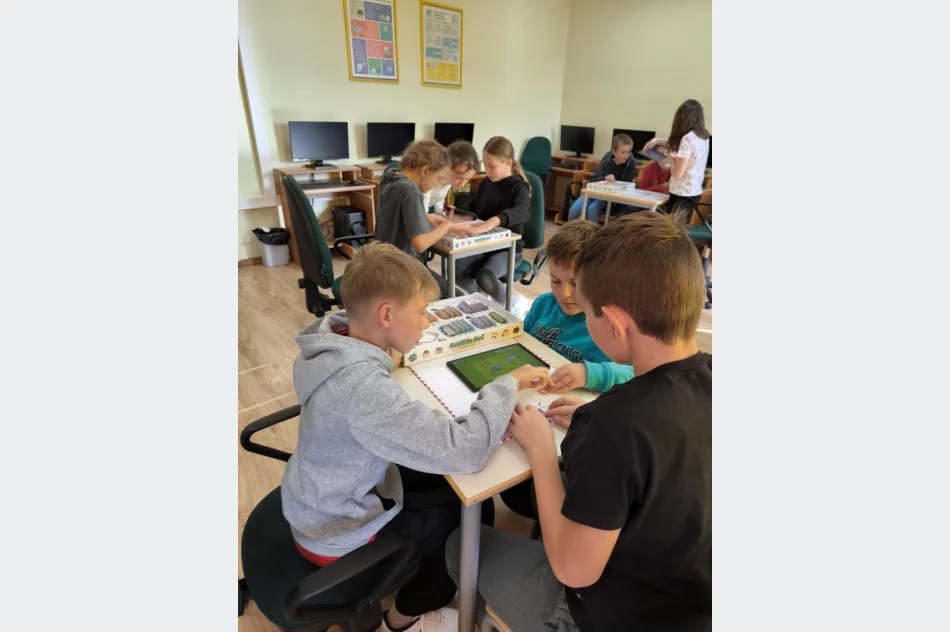 Programuj, twórz, odkrywaj! Code Week 2024 w Szkole Podstawowej im. Marii Dąbrowskiej w Nowym Rybiu - zdjęcie 11