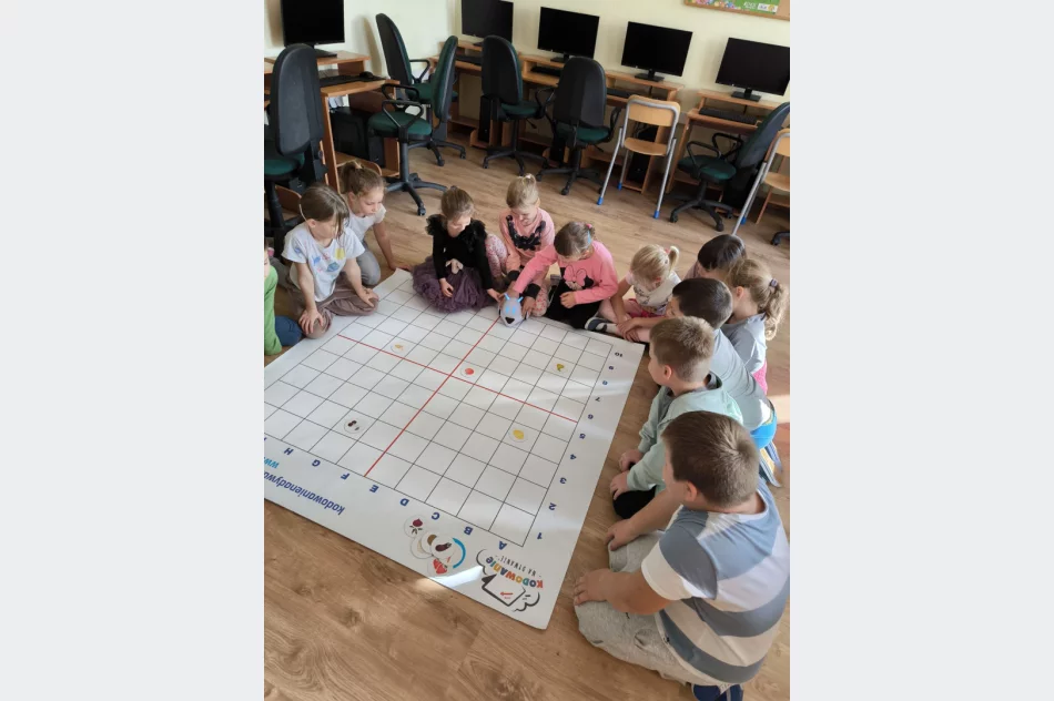 Programuj, twórz, odkrywaj! Code Week 2024 w Szkole Podstawowej im. Marii Dąbrowskiej w Nowym Rybiu - zdjęcie 13
