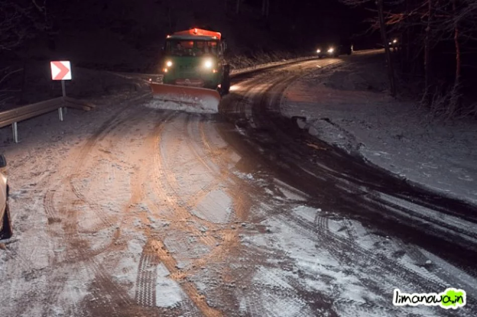 Ślisko – samochody w rowach - zdjęcie 2