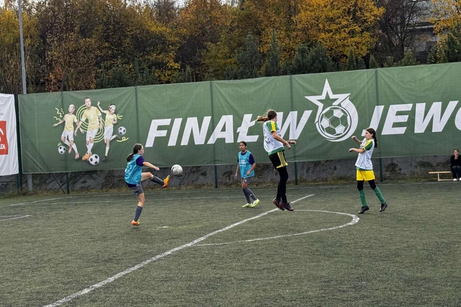 Na orlikach limanowskich odbył się Wojewódzki Finał Turnieju „Z Orlika na Stadion” - zdjęcie 11