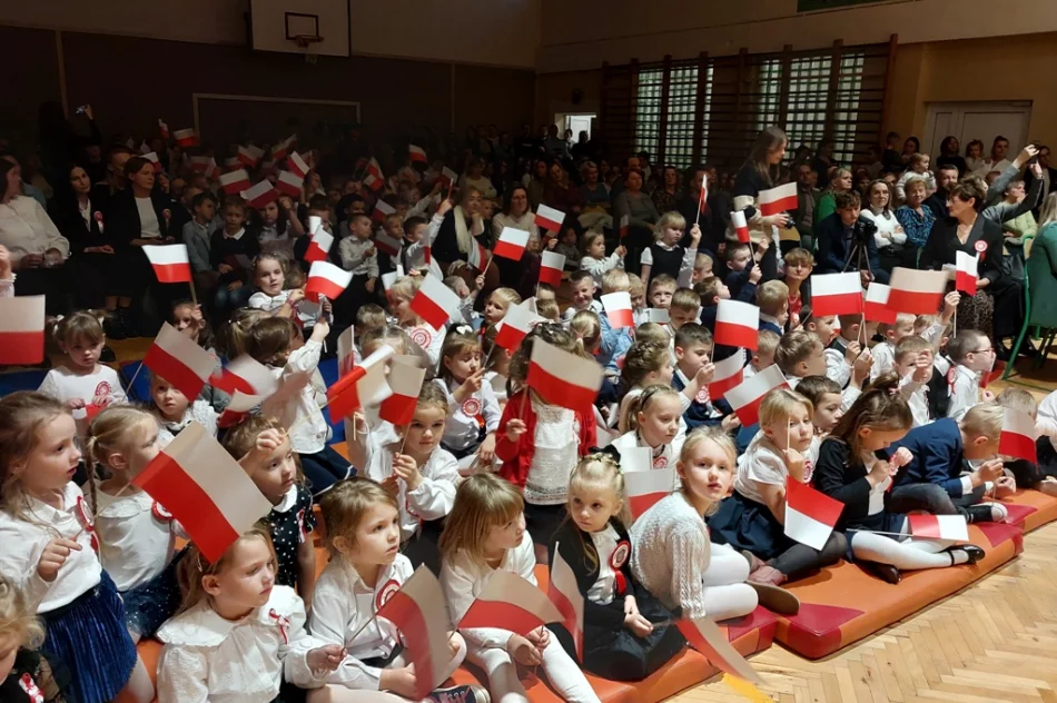 „Tobie Polsko śpiewamy” – Zespół Szkolno-Przedszkolny nr 4 kontynuuje tradycję sprzed lat - zdjęcie 3