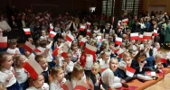 „Tobie Polsko śpiewamy” – Zespół Szkolno-Przedszkolny nr 4 kontynuuje tradycję sprzed lat - zdjęcie 3