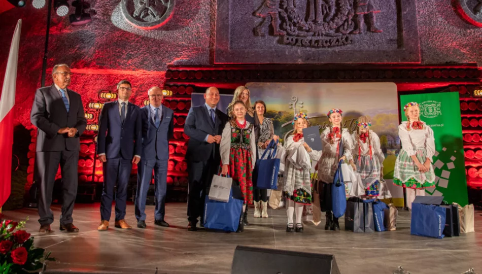 Marlena Wardęga z Siekierczyny laureatką PIERWSZEGO MIEJSCA w konkursie zaŚPIEWAJ I TY NIEPODLEGŁEJ! - zdjęcie 1