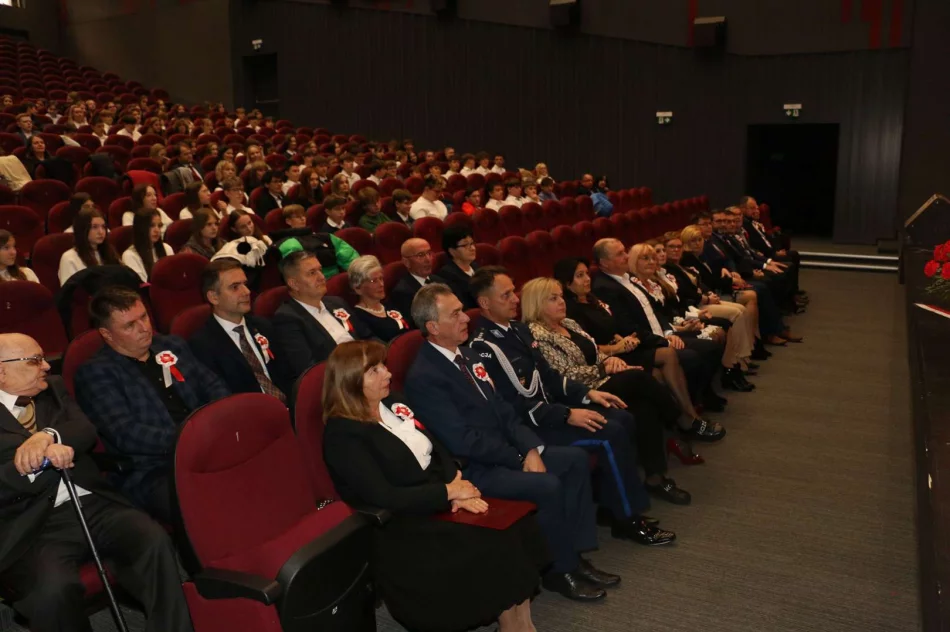 Uroczysta sesja Rady Miasta Limanowa z okazji Święta Niepodległości - zdjęcie 2