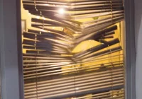 Kostką brukową w szybę - zdjęcie główne