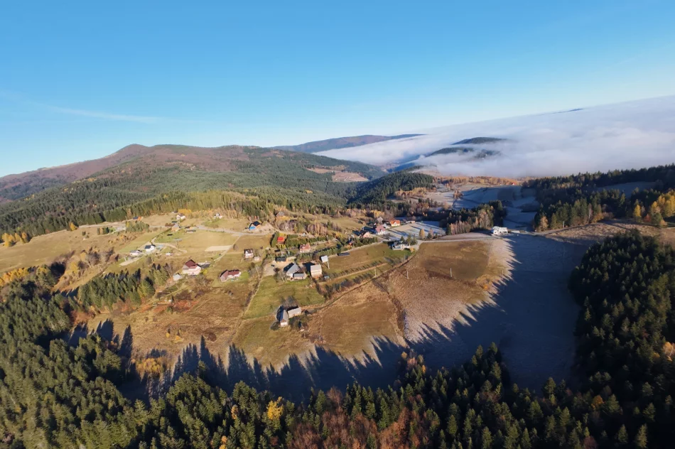 Beskid Wyspowy z lotu ptaka: Morze mgieł i wyłaniające się szczyty (WIDEO) - zdjęcie 8
