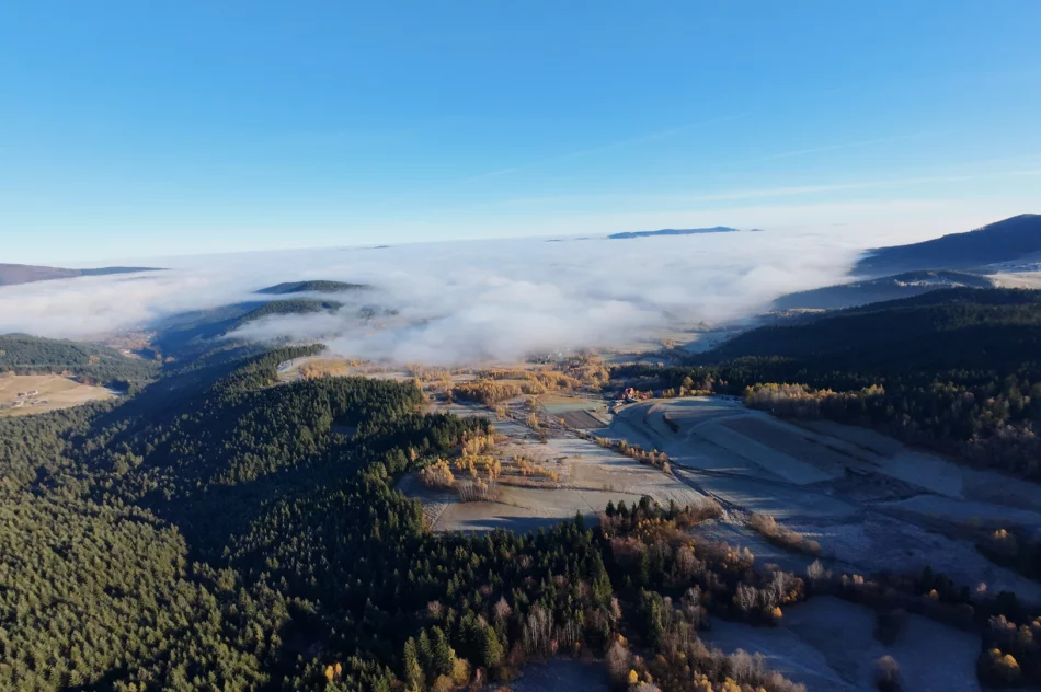 Beskid Wyspowy z lotu ptaka: Morze mgieł i wyłaniające się szczyty (WIDEO) - zdjęcie 10