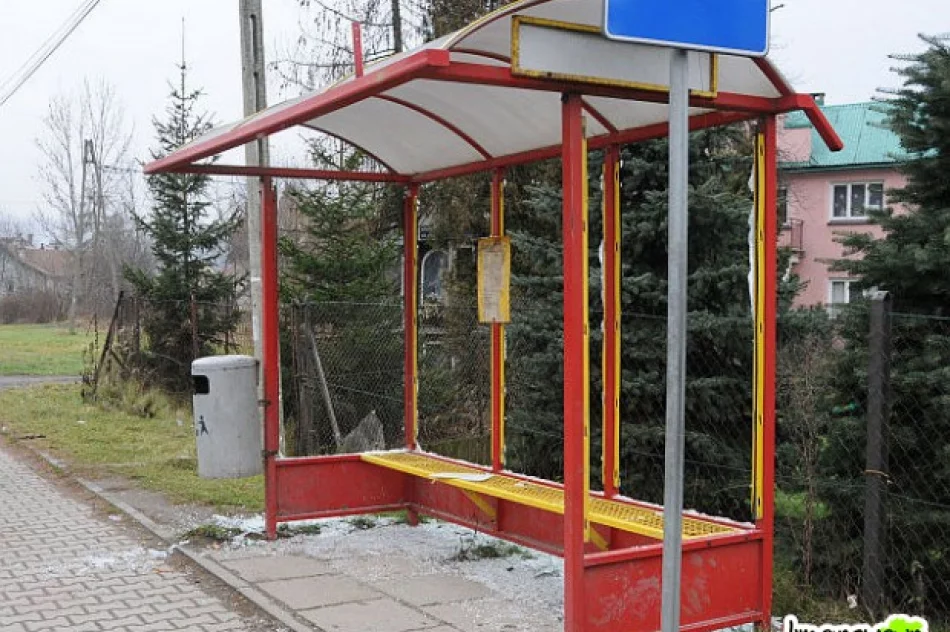 Zdemolowane przystanki - zdjęcie 2