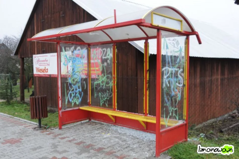 Zdemolowane przystanki - zdjęcie 4